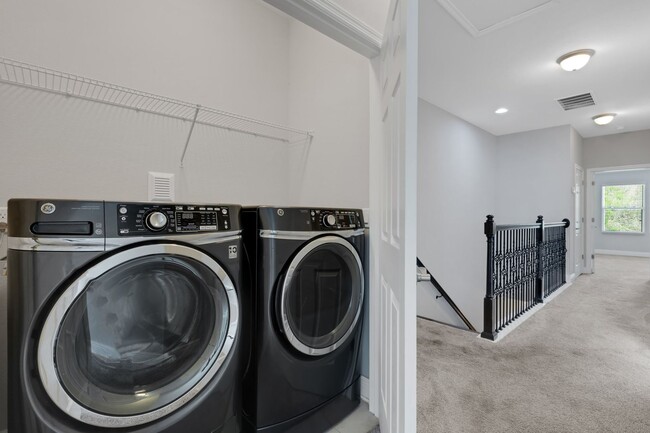 Building Photo - Beautiful Townhome for Rent