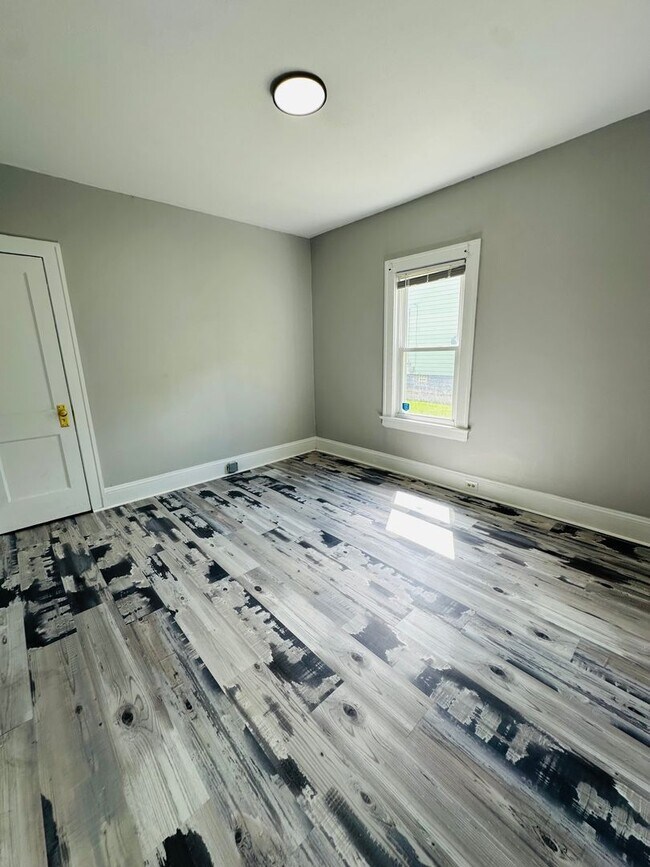 Building Photo - 4014 Cypress Ave