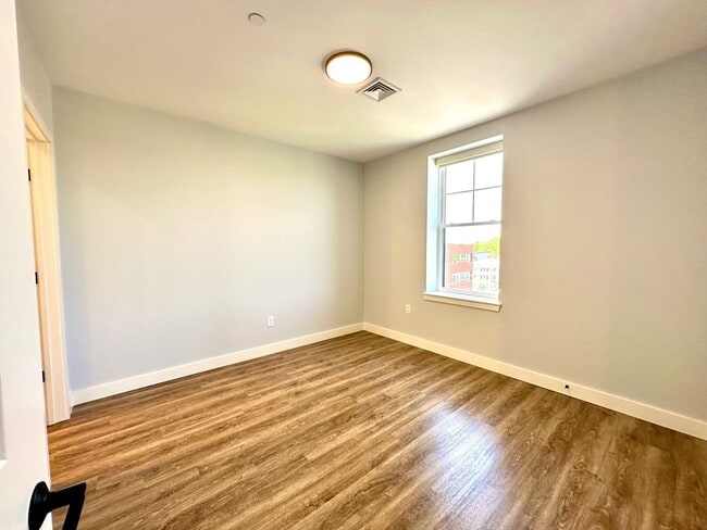 Building Photo - 21 Summer St