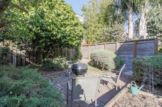 Building Photo - 2614 California St