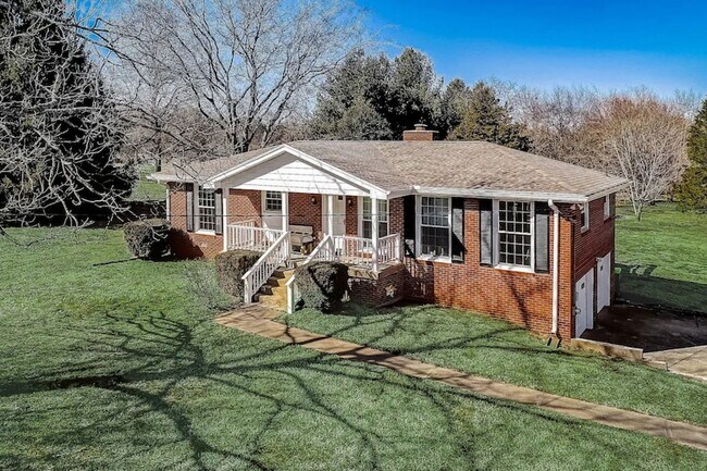 Primary Photo - 1511 Stewarts Ferry Pike