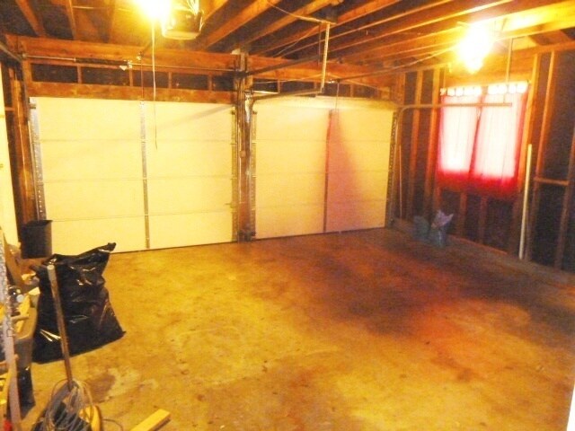 Building Photo - Walk to Campus! Incredible location, amazi...