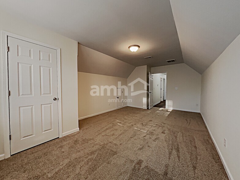 Building Photo - 149 Sawhorse Dr