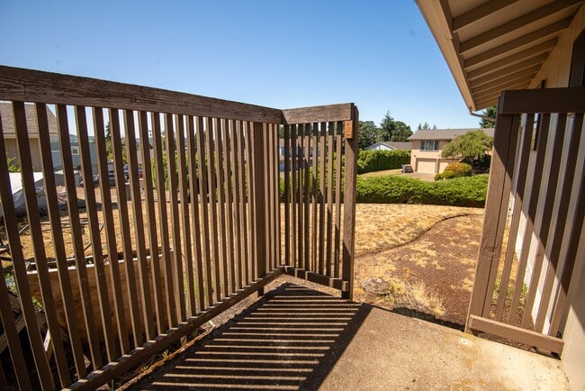 Building Photo - Fern Court Duplex