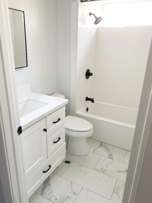 Building Photo - 681 N Valley Dr