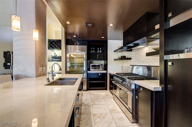 Building Photo - 7277 Mission Hills Dr