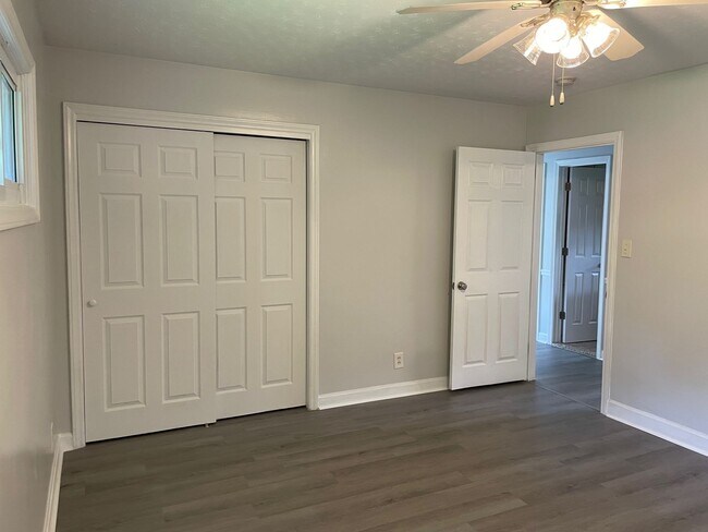 Building Photo - 3 BED, 2 BATH HOME LOCATED IN GREENSBORO