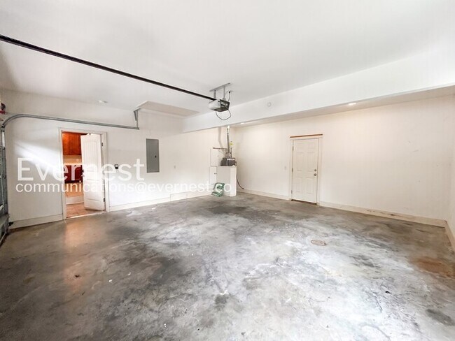 Building Photo - Spacious  Home with Garage and Deck / 3 Bed, 3 Bath / Garage-attached / Available now!