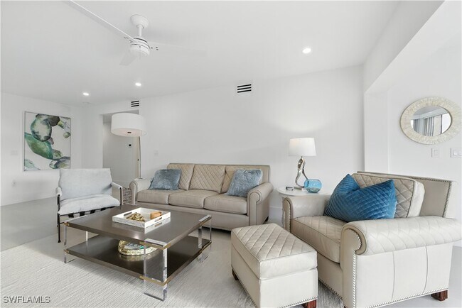 Building Photo - 3070 Gulf Shore Blvd N