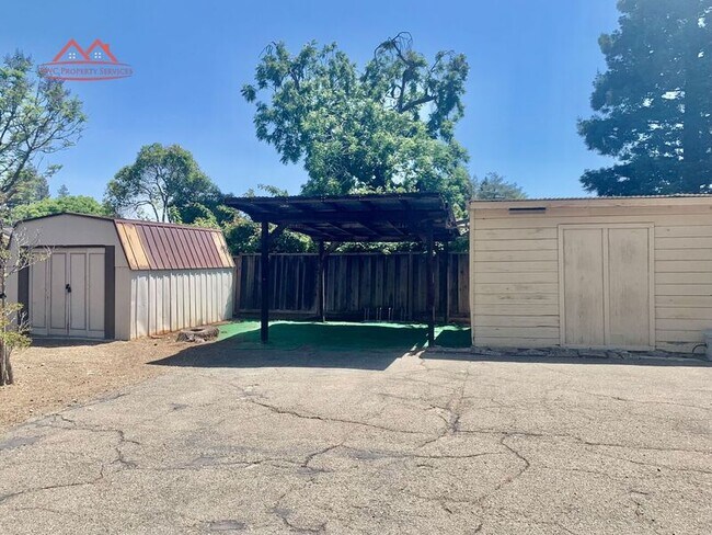 Building Photo - 1385 Ranchita Dr