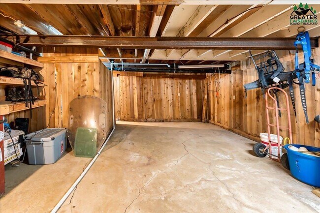 Building Photo - Century 21 Gold Rush - 2 bed, 1 bath (Fair...