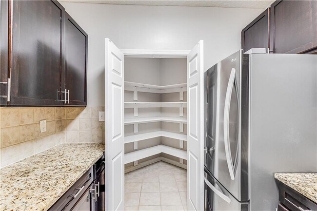 Building Photo - 1250 Parkwood Cir SE