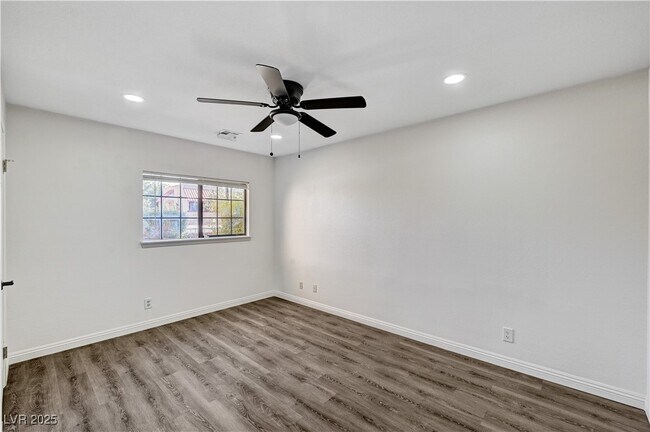 Building Photo - 4150 Sanderling Cir