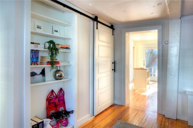 Building Photo - 37 William St