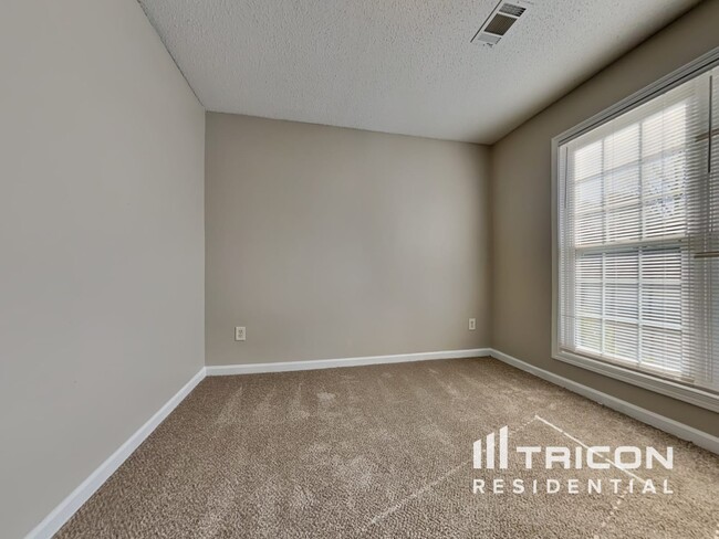 Building Photo - 1619 Spring Hill Ct