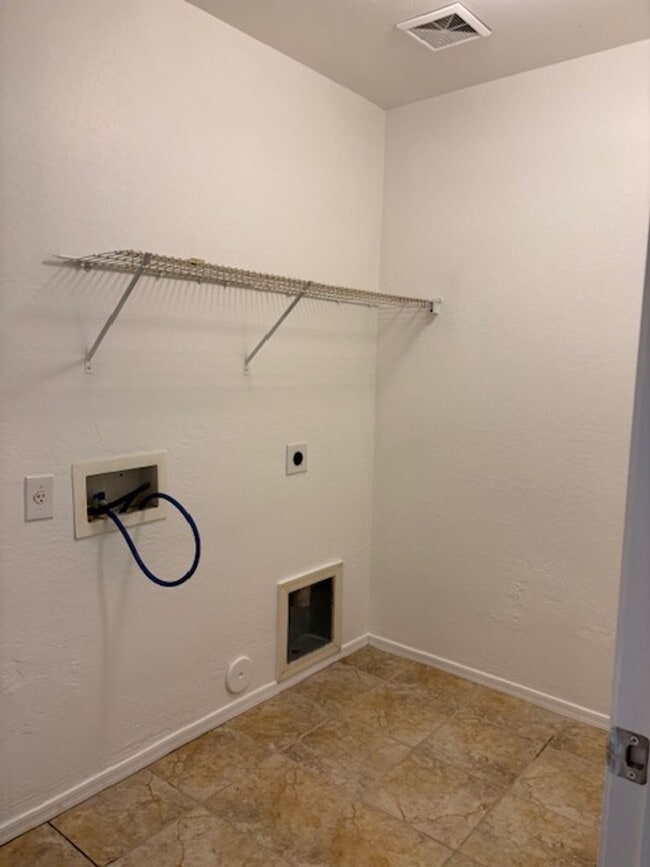 Building Photo - 36509 W Padilla St