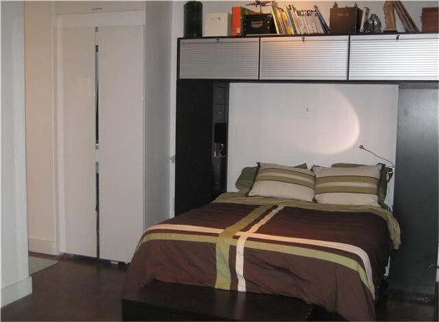 Building Photo - 2016 Main St