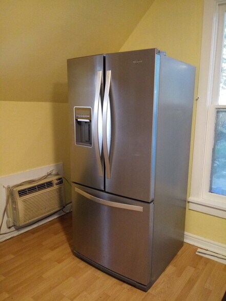 Kitchen - 520 Lawrence Ave