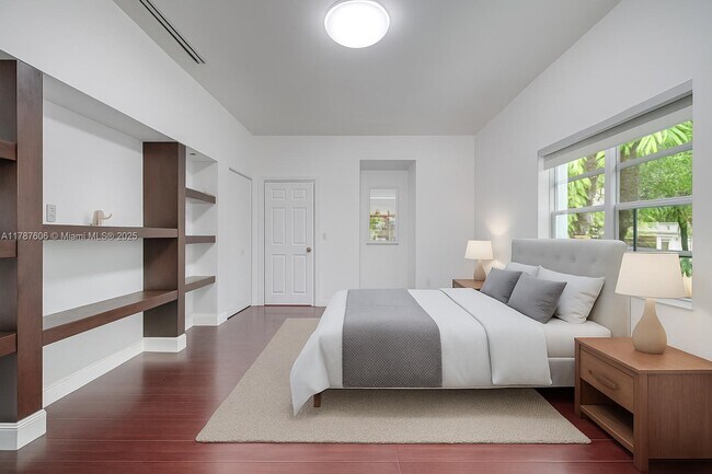 Building Photo - 645 Altara Ave