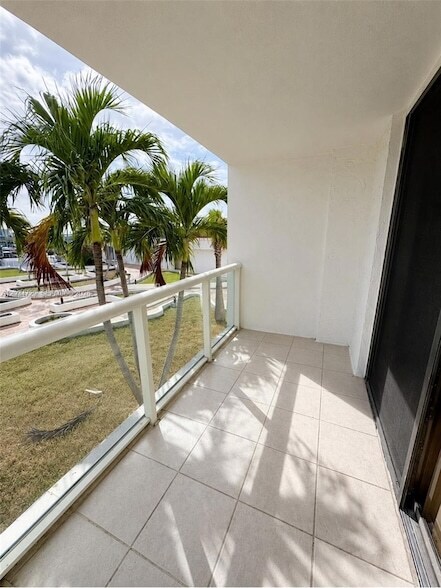 Building Photo - 13499 Biscayne Blvd