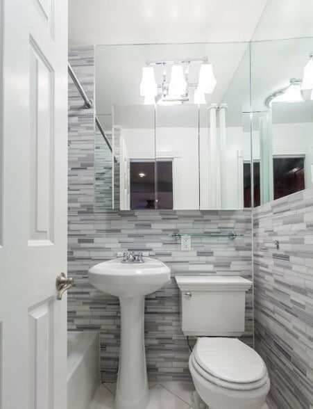 Building Photo - 382 E 10th St