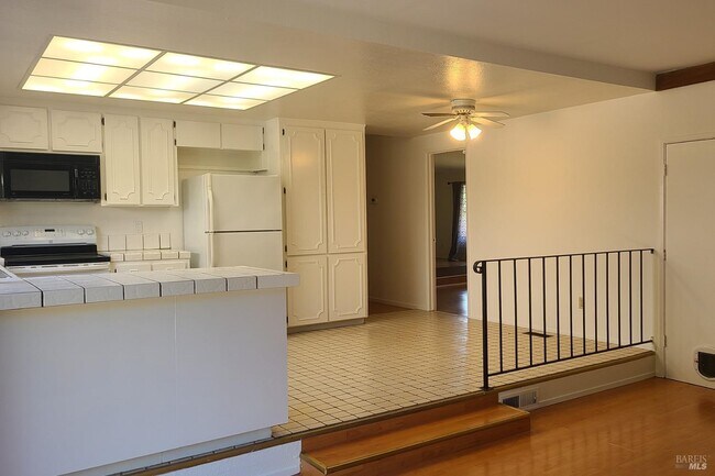 Building Photo - 221 San Marin Dr