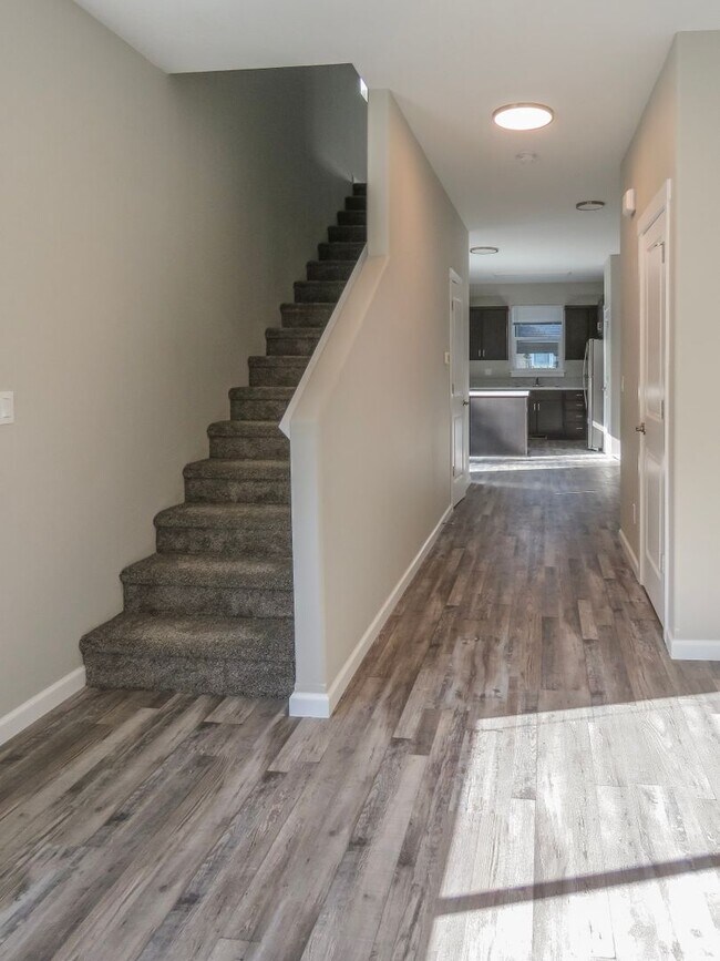 Building Photo - Market St Duplex