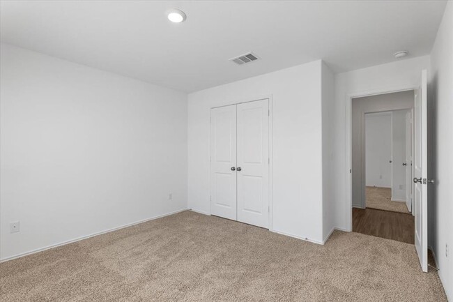 Building Photo - 425 Escondido Cir