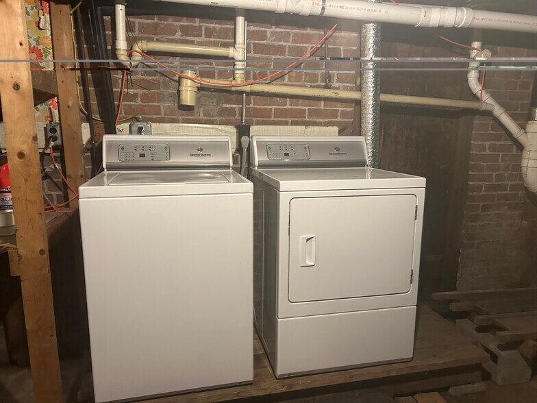 Building Photo - 30 Goldsmith St