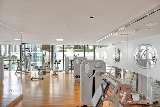 Building Photo - 900 Biscayne Blvd