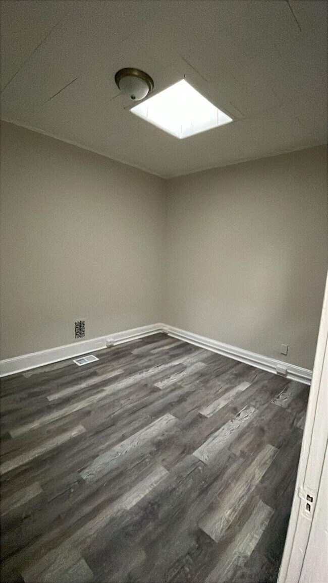 Building Photo - 3026 Clifton Park Terrace