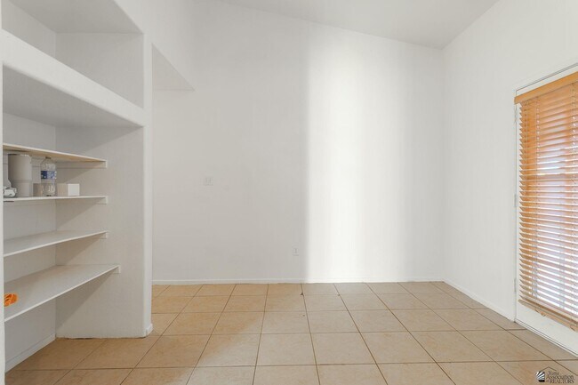 Building Photo - 1510 N 9th Ave