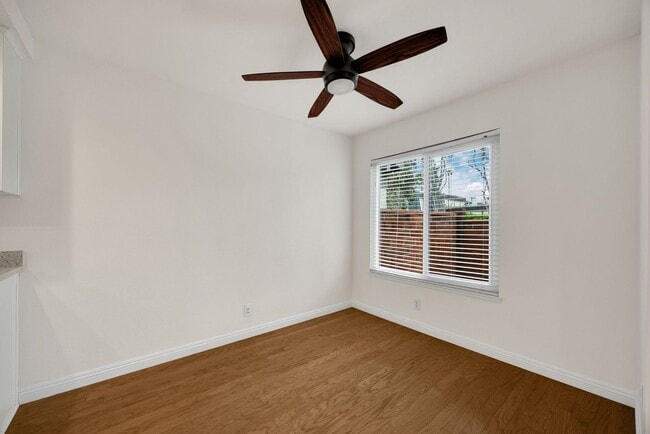 Building Photo - Newly updated 3 bed / 1.5 bath townhome in the desirable Sherwood Village