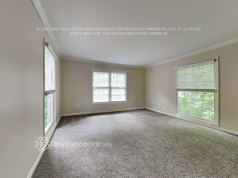Building Photo - 9320 N Lake Dr
