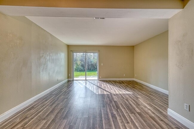 Building Photo - 283 Gardner Ln