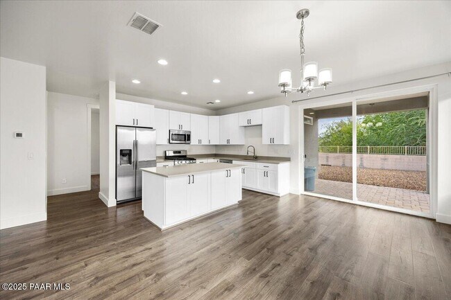 Building Photo - 1643 Stratford Pl