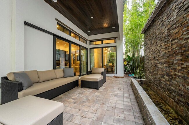 Building Photo - 8376 Via Vittoria Way
