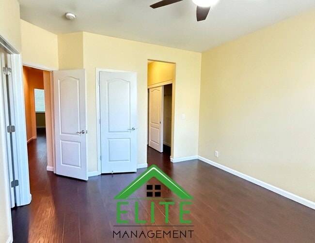 Building Photo - **Spacious and Updated Townhome in Desirab...
