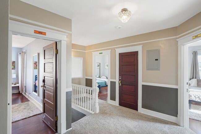 Building Photo - Fully furnished 5-bed, 3.5 bath home in hi...