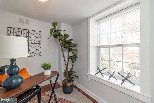 Building Photo - 1725 Webster St