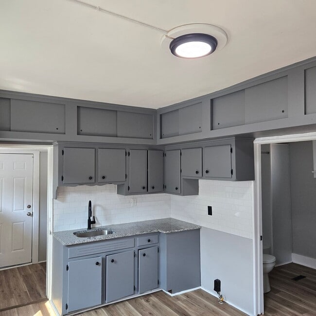 Primary Photo - 3 Bed Single Family with Huge Kitchen and ...