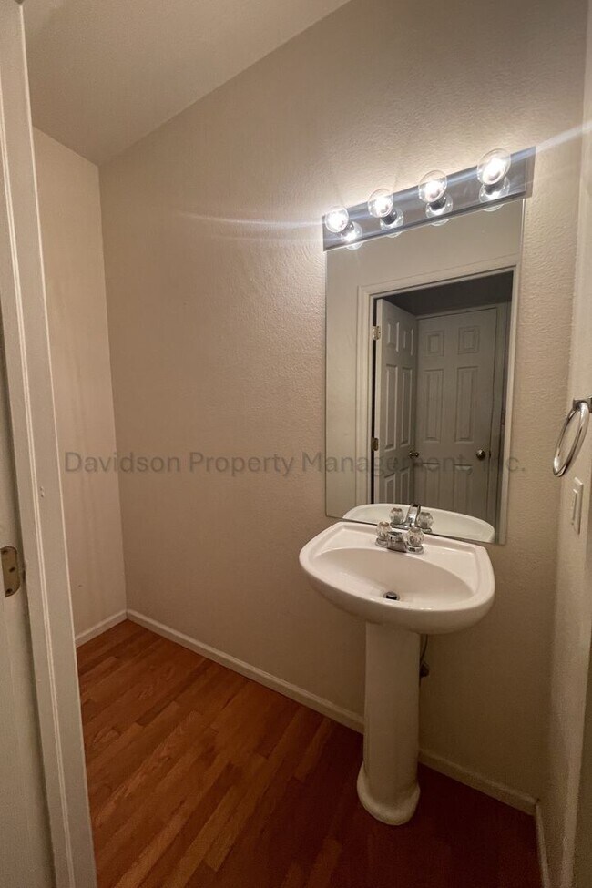 Building Photo - Great 3-Bedroom Townhouse in Southeast Colorado Springs
