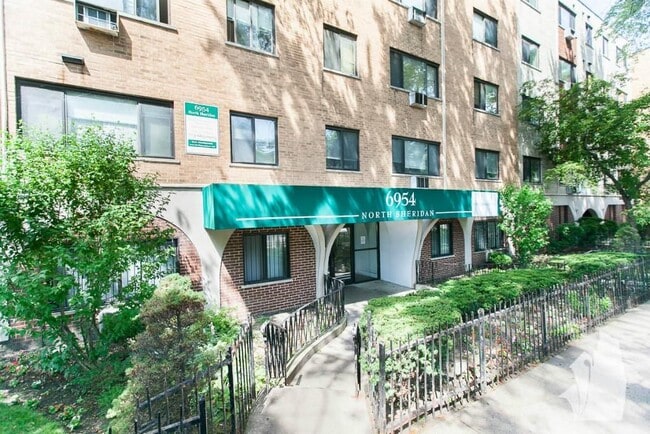 Building Photo - 6954 N Sheridan Rd