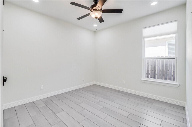 Building Photo - 4126 Azali Dr