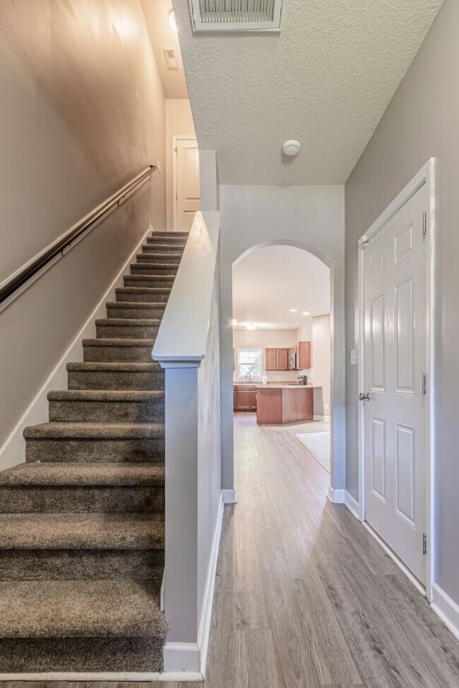 Building Photo - Townhome For Rent!