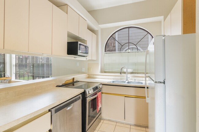 Building Photo - 8888 Benning Dr