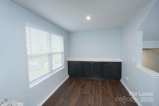 Building Photo - 808 Renee Ave