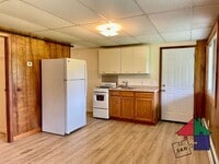 Building Photo - Ground Floor 2-Bedroom in Stowe - All Utilities Included!