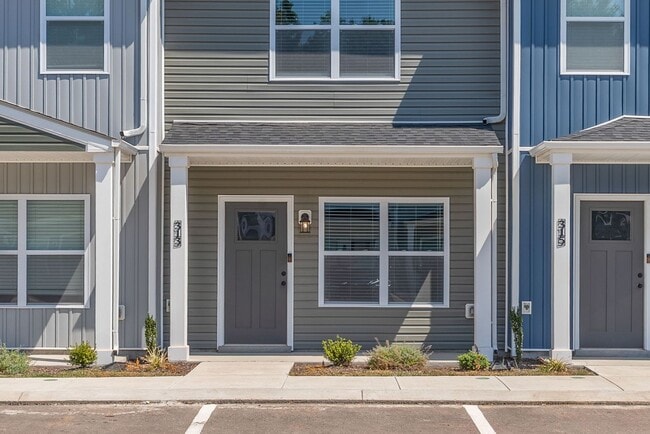 Building Photo - Pet Friendly Two Bedroom!