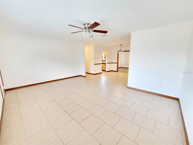 Building Photo - 9760 SW 101st Ln